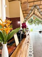 Garður fyrir utan Vayang Retreat and Camping Hoa Binh