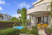 Bazén v ubytování Phaedrus Living: Coral Bay Luxury Villa nebo v jeho okolí