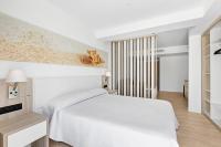 Łóżko lub łóżka w pokoju w obiekcie THB Cala Lliteras - Adults Only