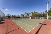 Tenis a/nebo squash v ubytování THB Tropical Island nebo okolí