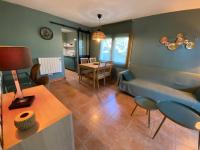 Posedenie v ubytovaní Apartament amb vista al mar reformat, al Golfet