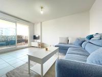 Posedenie v ubytovaní 3P climatisé avec parking, piscine, proche plage et commerces à Sète - FR-1-338-497