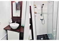 a bathroom with a sink and a shower at Spacieux en Centre Ville in Biscarrosse