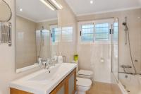 A bathroom at Villa Anais - PlusHolidays