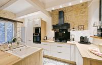 Majoituspaikan Gorgeous Home In Bagnols-sur-cze With Kitchen keitti&ouml; tai keittotila