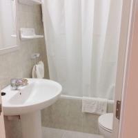 Koupelna v ubytování Hostal Pitiusa