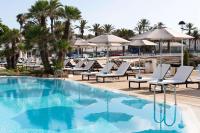 Bazén v ubytování AluaSoul Menorca - Adults Only nebo v jeho okolí