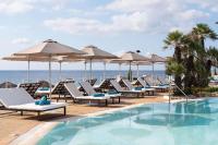 Bazén v ubytování AluaSoul Menorca - Adults Only nebo v jeho okolí