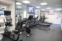 Das Fitnesscenter und&#47;oder die Fitnesseinrichtungen in der Unterkunft Hilton Garden Inn Calabasas