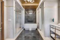 Ein Badezimmer in der Unterkunft Hilton Club Elara Las Vegas
