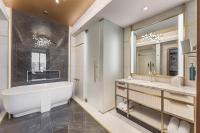 Ein Badezimmer in der Unterkunft Hilton Club Elara Las Vegas