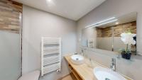 a bathroom with a sink and a mirror at Charmant pavillon bordelais (logement entier) in Saint-Médard-en-Jalles