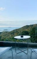 a table and two chairs in front of a window at Sunny Room in Jiufen