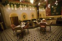 Et opholdsområde på Studio Apartment in a Mall