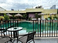 Bazén v ubytování Anantra Pattaya Resort nebo v jeho okolí