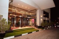 V Hotel Fujairahにある庭