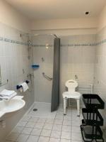 a bathroom with a shower and a toilet and a sink at Résidence Le Rochebonne in Saint Malo
