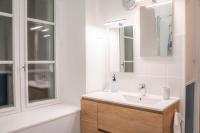 a bathroom with a sink and a mirror and a tub at Les Balcons sur la Loire in Chalonnes-sur-Loire