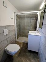 Kúpeľňa v ubytovaní Résidence hôtelière les hameaux de saint cyprien appartement 2 chambres