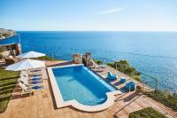 Bazén v ubytování Villa Luna Suites nebo v jeho okolí