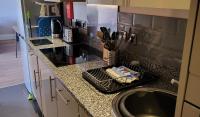 Kuchyň nebo kuchyňský kout v ubytování Harrogate Lifestyle Luxury Serviced ApartHotel