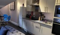 Kuchyň nebo kuchyňský kout v ubytování Harrogate Lifestyle Luxury Serviced ApartHotel