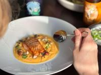 ホテルの敷地内または近くでの食事または食べ物