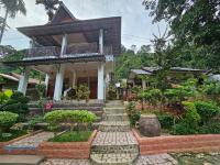 Een tuin van Thomas' Retreat Bukit Lawang