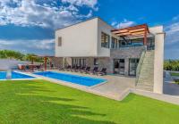 Bazén v ubytování Villa am Meer mit Pool & Kinderpool - Leon's Holiday Homes nebo v jeho okolí