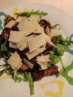 un piatto con un'insalata con formaggio sopra di Hotel Sara*** Cesenatico a Cesenatico