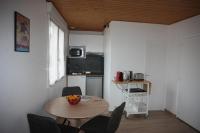 Kuchnia lub aneks kuchenny w obiekcie R&eacute;sid&#39;Spa Loire &amp; S&egrave;vre - Appartement