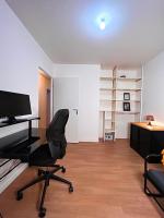 an office with a desk and a chair in a room at SSP Suites- Cosy &amp; Bel appartement 4 pièces 3 chambres 90M2 avec balcon in Épinay-sur-Seine