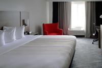 Ein Bett oder Betten in einem Zimmer der Unterkunft Country Inn &amp; Suites by Radisson, Council Bluffs, IA