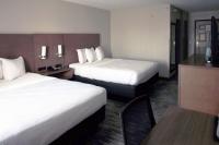 Ein Bett oder Betten in einem Zimmer der Unterkunft Country Inn &amp; Suites by Radisson, Council Bluffs, IA
