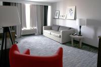 Ein Sitzbereich in der Unterkunft Country Inn &amp; Suites by Radisson, Council Bluffs, IA