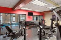 Das Fitnesscenter und&#47;oder die Fitnesseinrichtungen in der Unterkunft Country Inn &amp; Suites by Radisson, Council Bluffs, IA