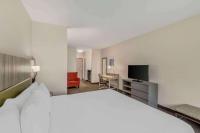 Country Inn & Suites by Radisson, Elk Grove Village-Itascaにあるテレビまたはエンターテインメントセンター