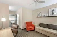 Country Inn & Suites by Radisson, Elk Grove Village-Itascaにあるシーティングエリア