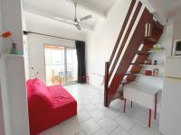 Posteľ alebo postele v izbe v ubytovaní Charmant 2 pièces avec mezzanine, parking, à 300m de la plage et commerces - FR-1-338-502