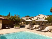 Bazén v ubytovaní La Bastide des Oliviers Provence - Mirabel aux Baronnies alebo v jeho blízkosti