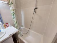 Kúpeľňa v ubytovaní Appartement 4 personnes avec garage et terrasse - FR-1-716-9