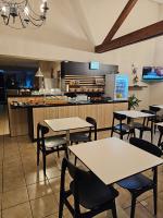En restaurang eller annat matst&auml;lle p&aring; H&ocirc;tel Restaurant du Lac