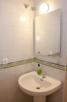 A bathroom at Apartamento Torre de la Plata