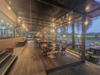 Tầm nhìn suối chảy gần resort