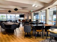 Hôtel Mercure Lyon Centre Charpennes Parc de la Tête d'Orにあるレストランまたは飲食店