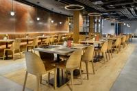 Barceló Warsaw Powiśleにあるレストランまたは飲食店