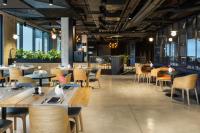 Barceló Warsaw Powiśleにあるレストランまたは飲食店