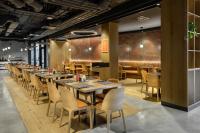 Barceló Warsaw Powiśleにあるレストランまたは飲食店