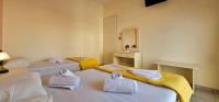 Posteľ alebo postele v izbe v ubytovaní Chariclia Hotel