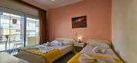 Posteľ alebo postele v izbe v ubytovaní Chariclia Hotel